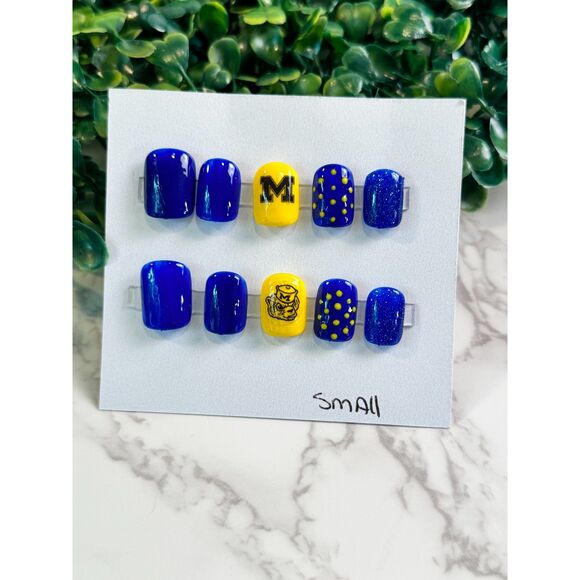 Michigan University - Handpainted/Designed Reusable Press on Nails - Picture 5 of 7